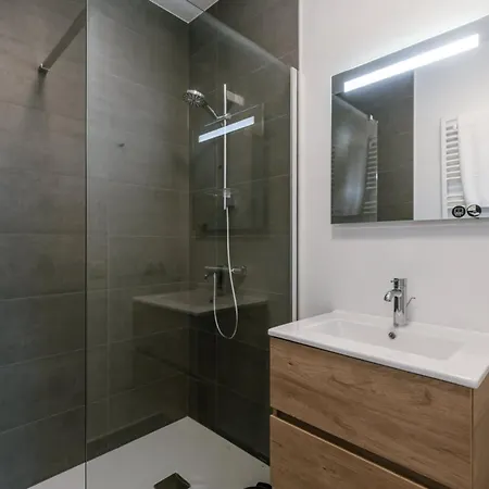 Near The 2 Bedrooms 2 Bathrooms & Terrace * Ostende