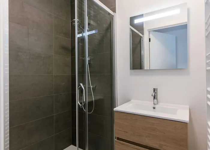 Near The 2 Bedrooms 2 Bathrooms & Terrace