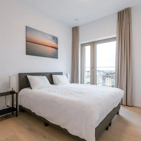Near The 2 Bedrooms 2 Bathrooms & Terrace 아파트